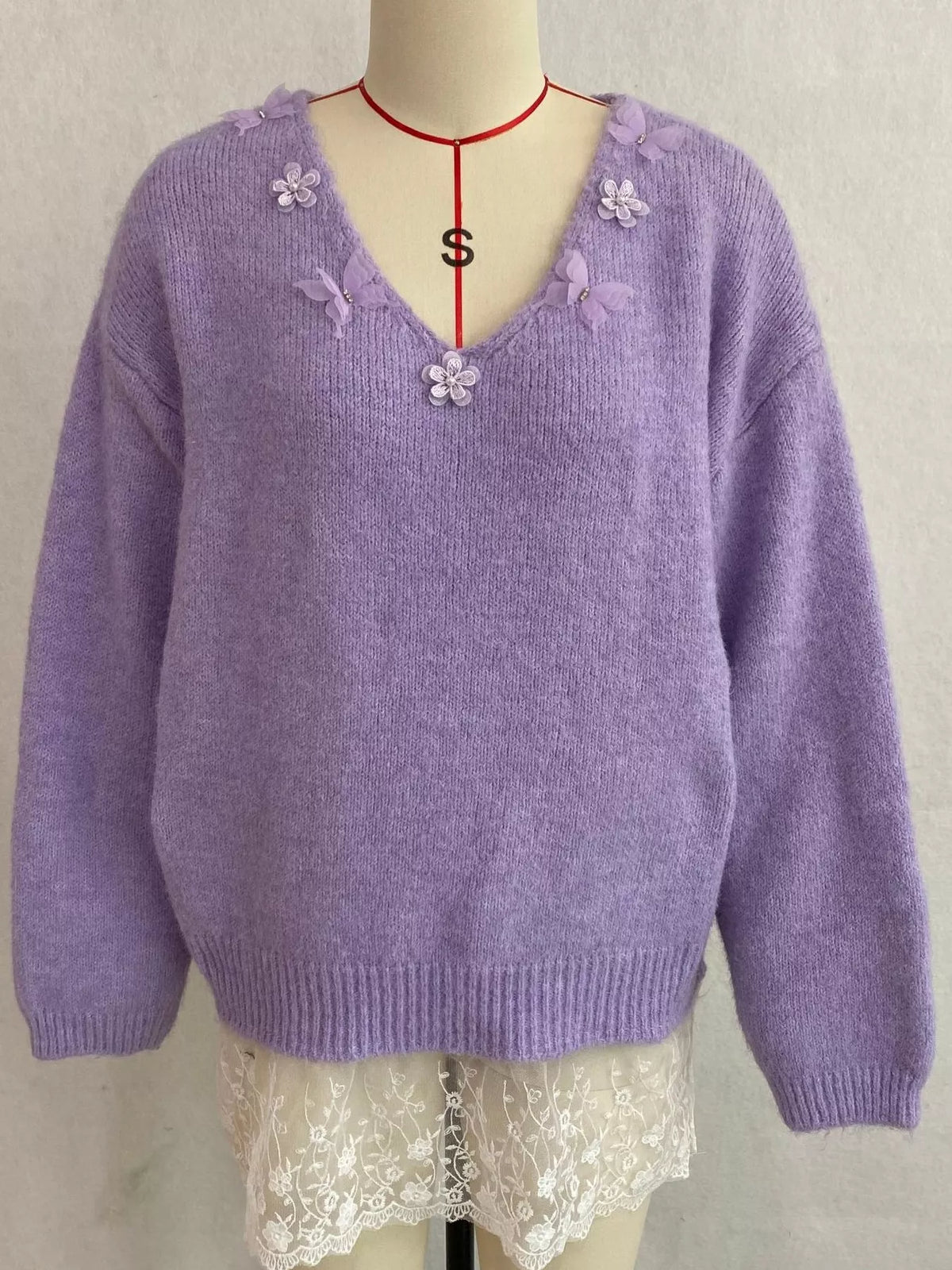 V-Neck Floral Applique Lace Hem Sweater