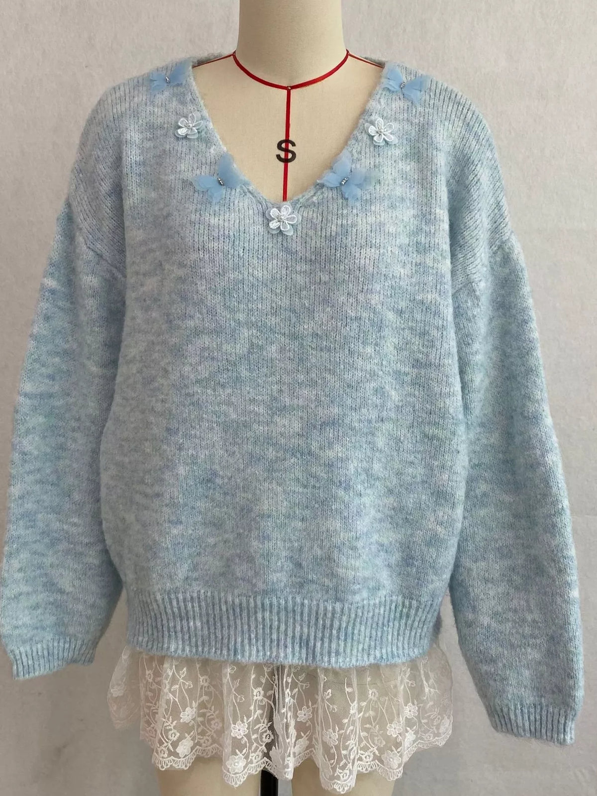 V-Neck Floral Applique Lace Hem Sweater