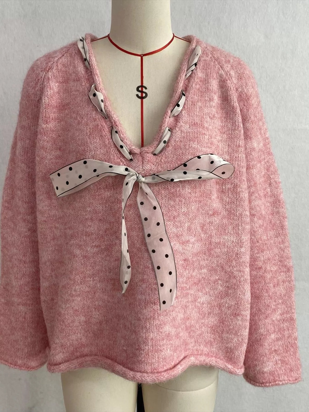 Chic V-Neck Sweater with Polka Dot Ribbon Tie