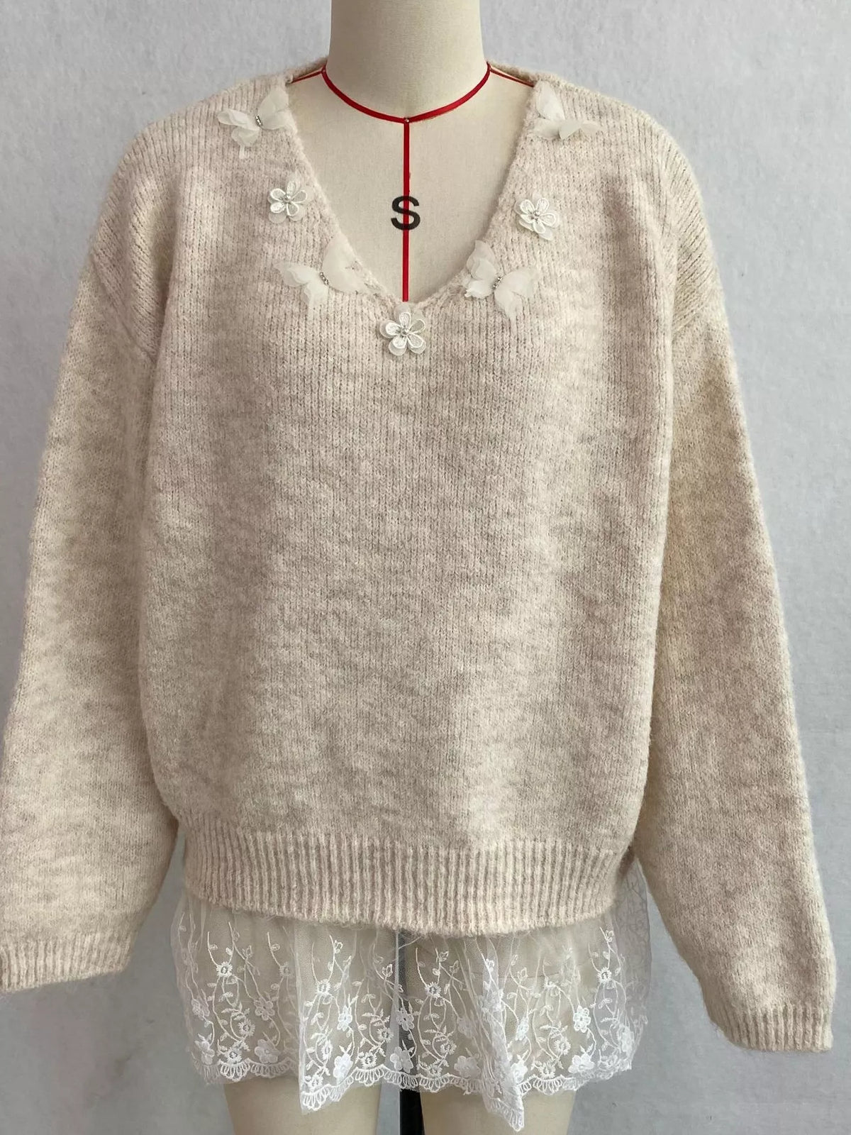 V-Neck Floral Applique Lace Hem Sweater